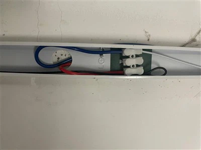 Golau dan arweiniad TUV